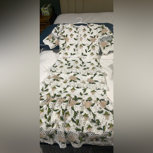 Size large white embroided midi dress. Perfect for brides. - Picture 2 of 2